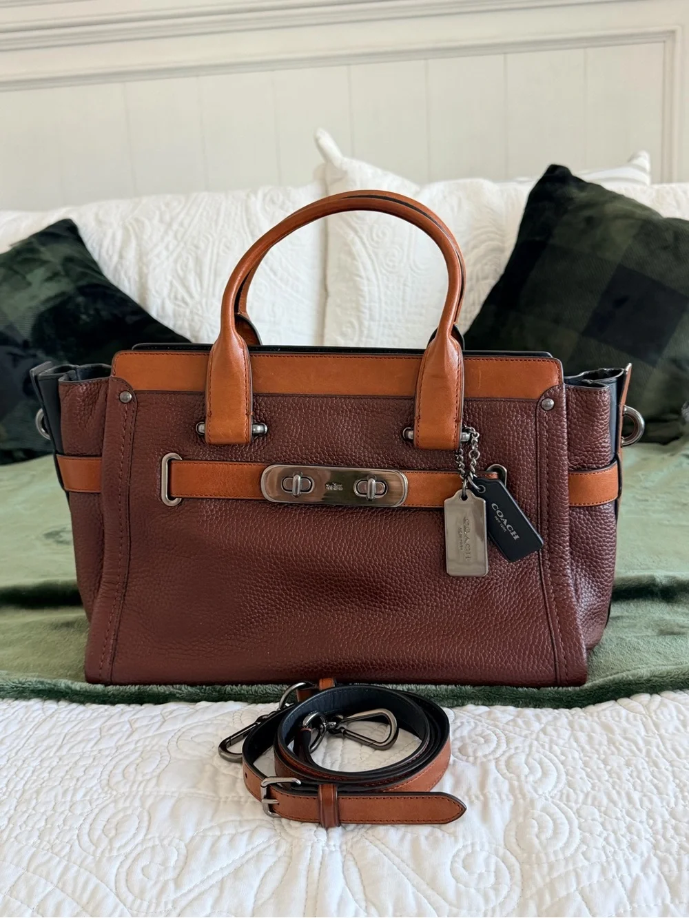 🧉Coach Color Block Swagger Carryall Leather Bag🧉